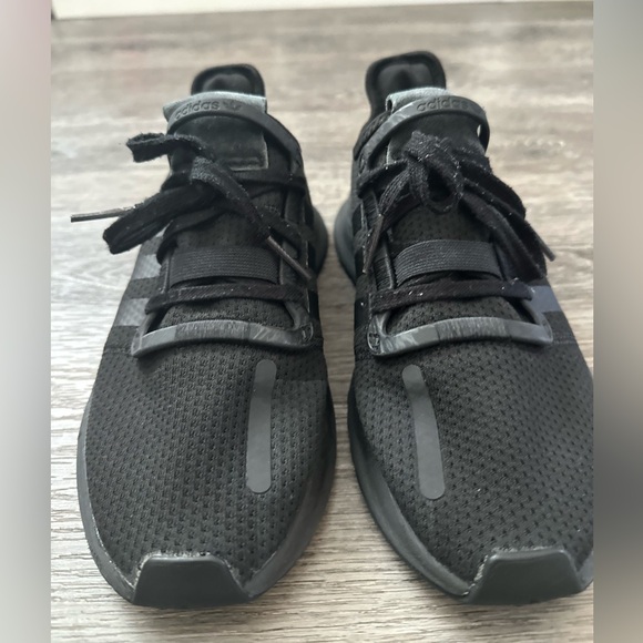 Adidas Men’s Shoe Size 6 - Picture 5 of 6